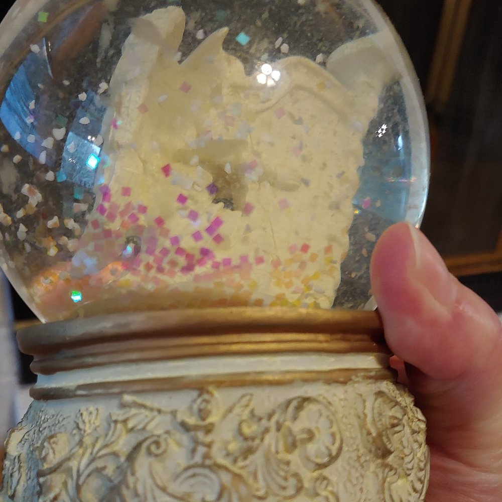 Angel water globe music box - Picture 2 of 10